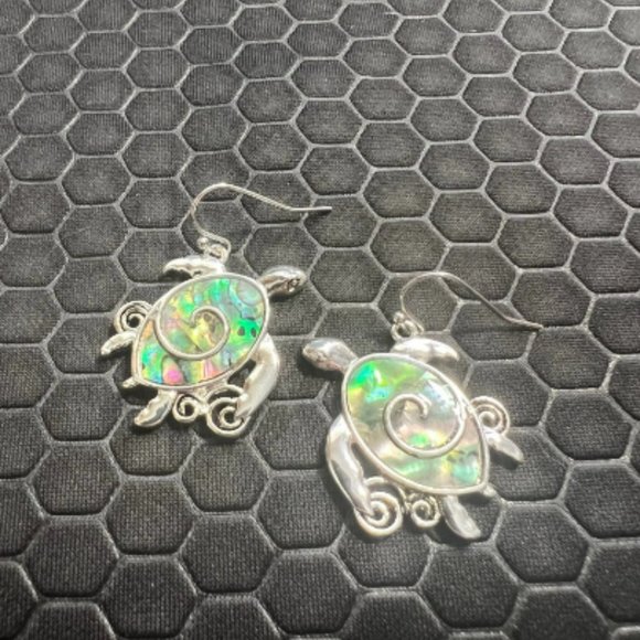 Turtle Earrings with Green Abalone Stones Made of .925 Silver. - Picture 1 of 1